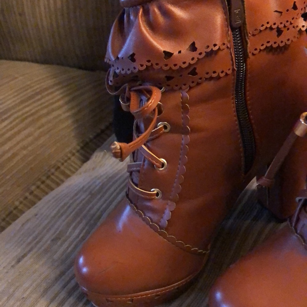 Ruffled booties - Picture 3 of 10
